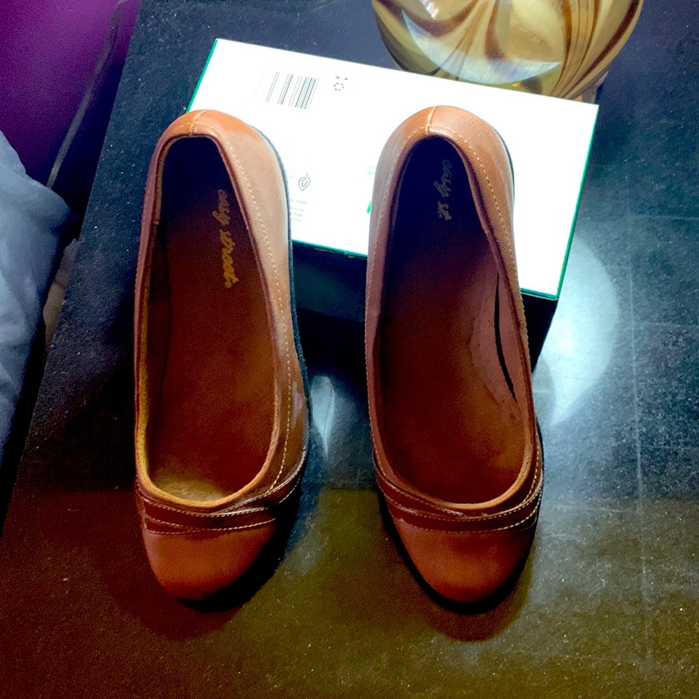 Woman shoes never worn